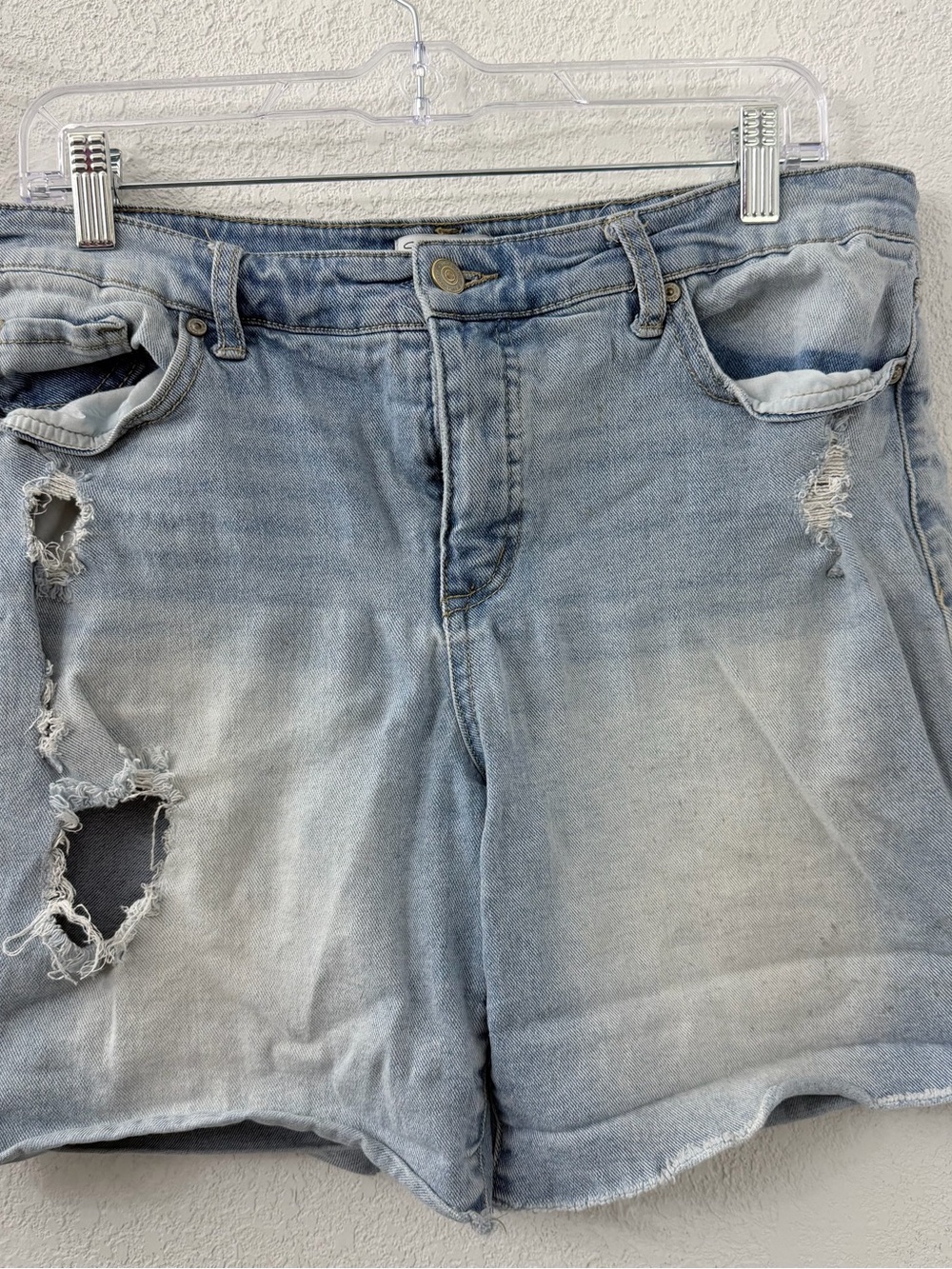 Sofia Jeans by Sofia Vergara Gabriella Bermuda Shorts - Distressed - Size 12